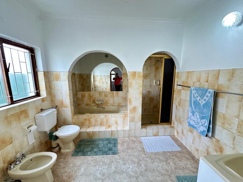 5 Bedroom Property for Sale in Bergvliet Western Cape